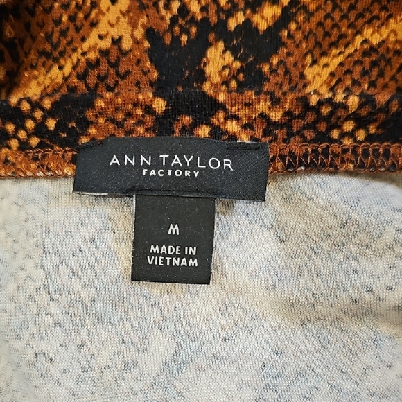 Ann Taylor Factory Snake Print Brown, Black Long Sleeve Knit Top Sz M - Picture 6 of 8